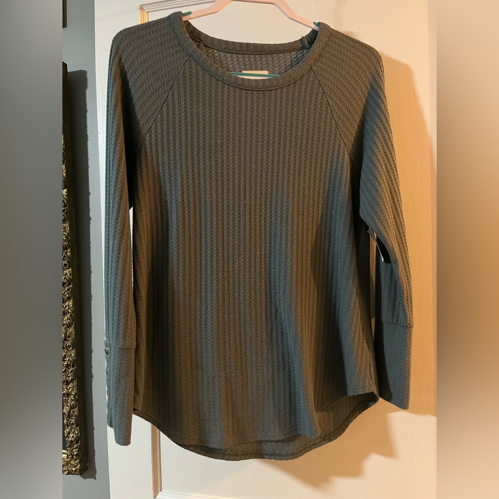 Gray Ribbed Long Sleeve shirt with sleeve detail